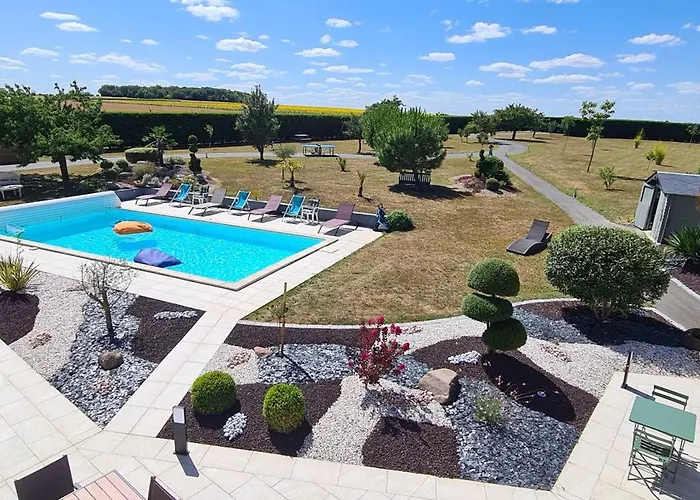 Mobil 4p Proche Du Futuroscope * Neuville-du-Poitou